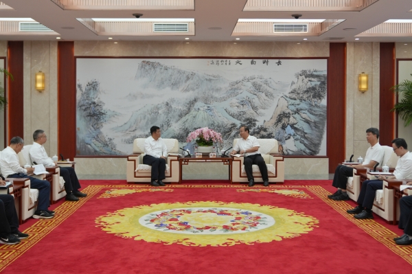 双方交流.jpg